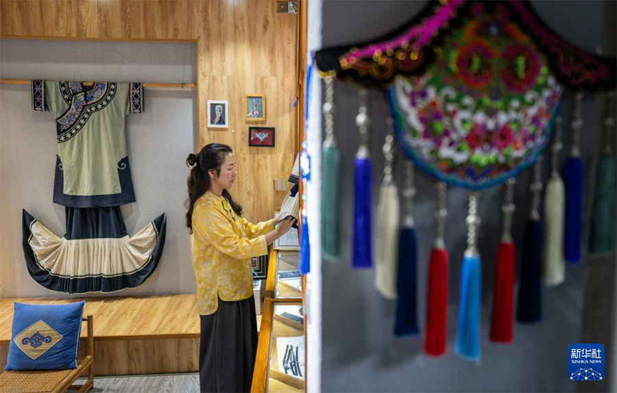 Чусюн облысының И кестесі Париждің сән көрмесінде