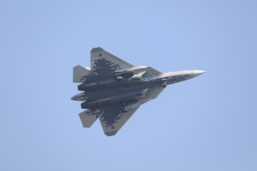Ресейлік СУ-57 жасырын жойғышы Чжухайда алғашқы ұшу дайындығын  бастады