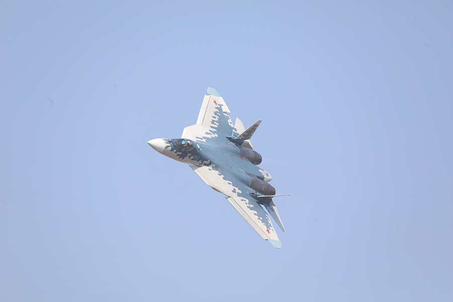 Ресейлік СУ-57 жасырын жойғышы Чжухайда алғашқы ұшу дайындығын  бастады