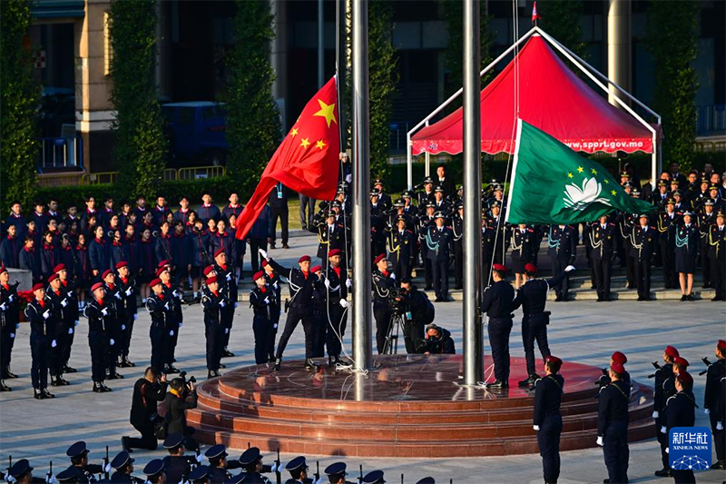Аомэньның отанға оралғанына 25 жыл толуына орай мемлекет туын көтеру рәсімі салтанатты  өтті