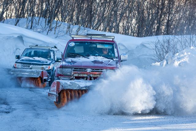 Көлік қатынасының қолайлығы үшін Цзилиньдегі Чанбай тауының көркем аймағы қардан тазартылып жатыр