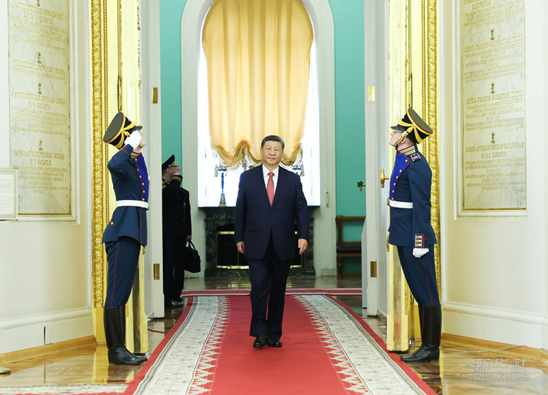 Си Цзиньпин Путиннің қарсы алу рәсіміне қатысты