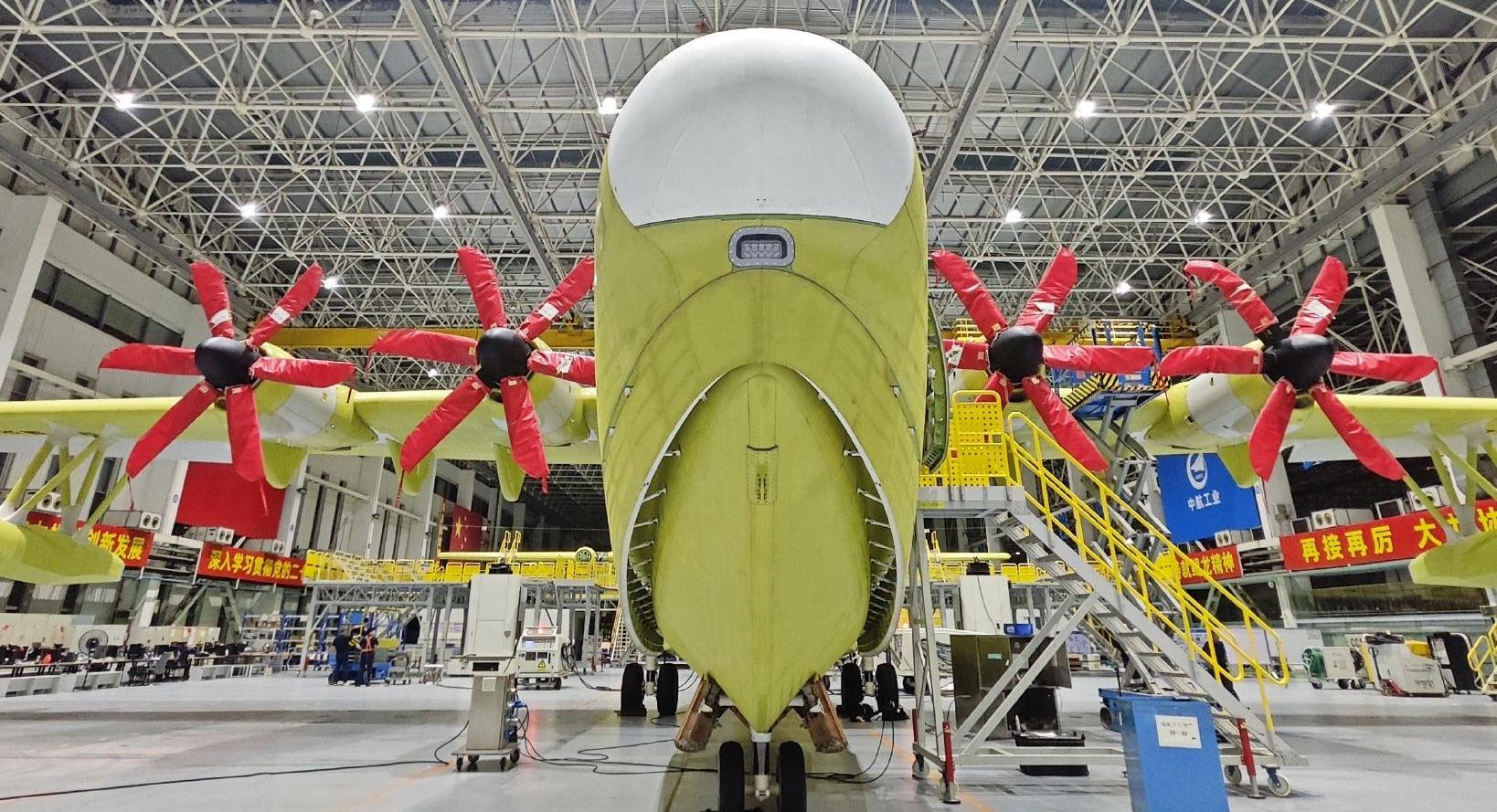 Алғашқы отандық амфибиялық AG600 сериялы ұшақ өндірісі соңғы құрастыруды аяқтап, желіден шықты