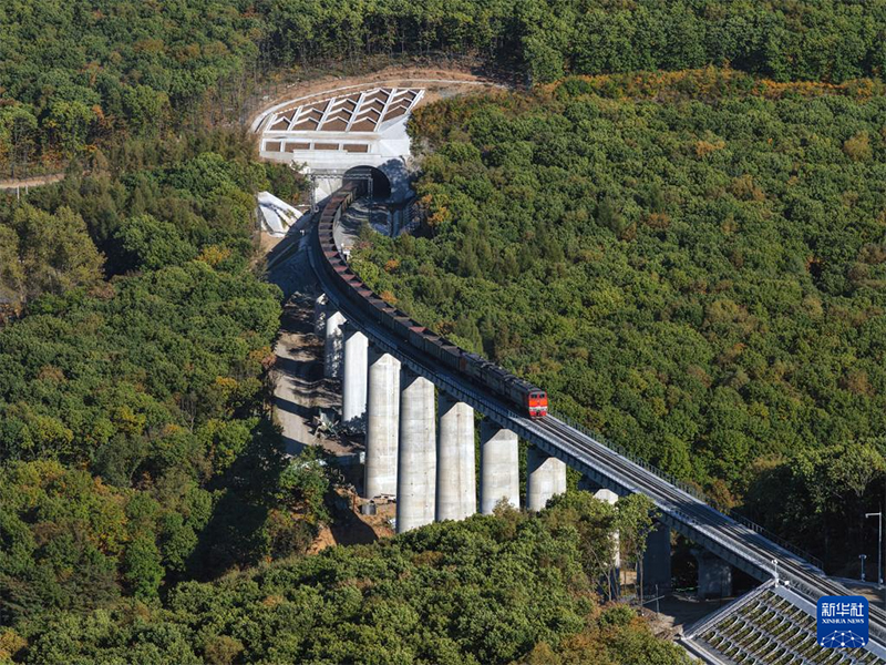 Қытай-Еуропа пойызының «Шығыс арнасы» Харбин-Суйфэньхэ теміржолы жаңартылып, қозғалысқа ашылды