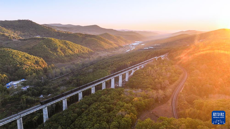 Қытай-Еуропа пойызының «Шығыс арнасы» Харбин-Суйфэньхэ теміржолы жаңартылып, қозғалысқа ашылды