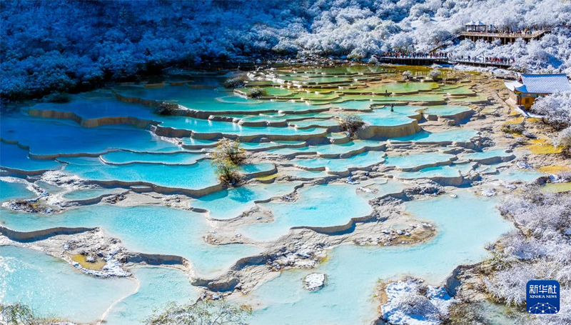 Сычуаньның Хуанлун көркем аймағында алғашқы қар жауды