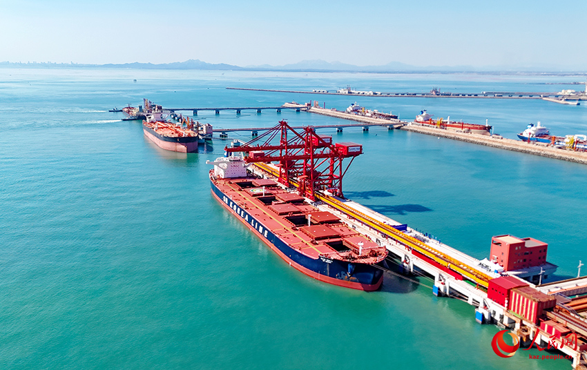 Елдегі алғашқы 400 000 тонналық цифрлық интеллектуалды терминал Циндао портында пайдалануға берілді