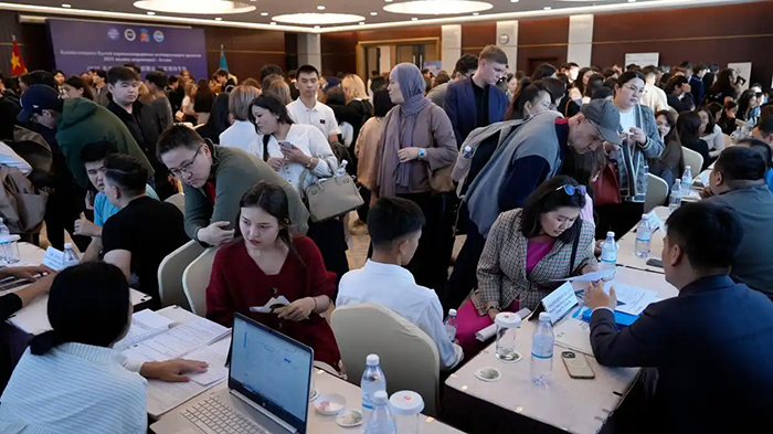 Қытай қаржыландыратын компаниялар Қазақстанда бос жұмыс орындары жәрмеңкесін өткізді