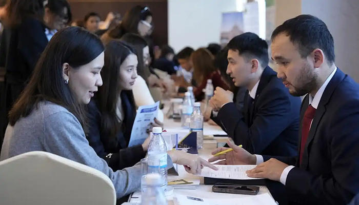 Қытай қаржыландыратын компаниялар Қазақстанда бос жұмыс орындары жәрмеңкесін өткізді