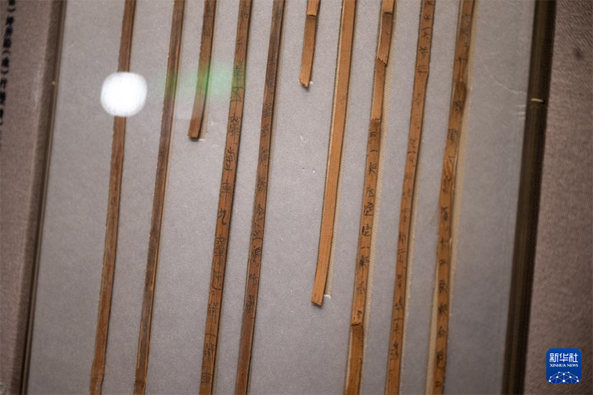 Елімізде бүгінге дейін белгілі болған ең ежелгі бамбук жазбалары Хубэй өлкесінде көрмеге қойылды