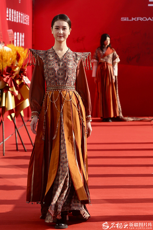 Үрімжіде SILKROAD GORGEOUS (Жібек жолы кереметі) киім-кешек мәдениеті мұражайы ашылды