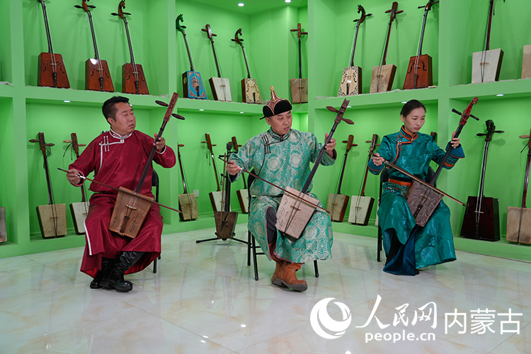 Моңғол музыкалық аспабы атбас қобыз мәдениеті қайта жанданды