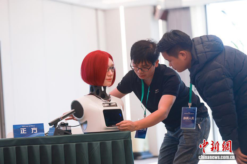 Бейжің, Ичжуан: Робот-пікірсайысшылары өз шешендіктерін көрсетті