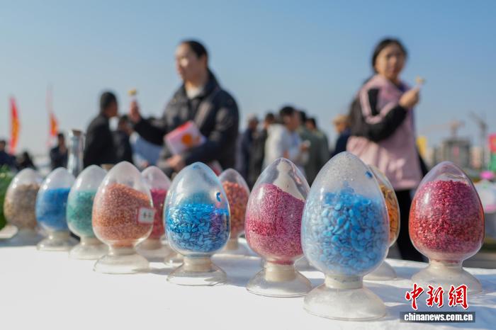 Чжэнчжоу тұқым өнеркәсібі көрмесінде 6000-нан астам жаңа және тамаша сорттар көрсетілді