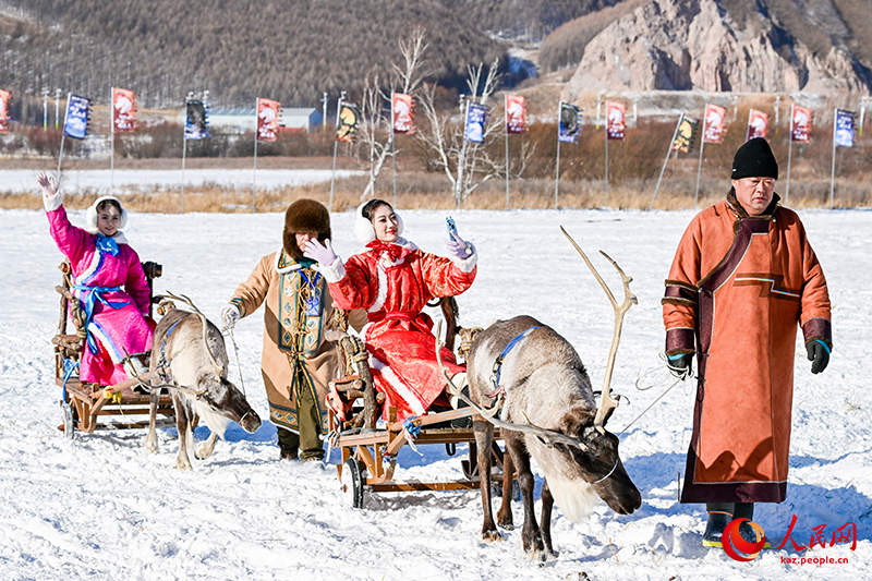 Ішкі Моңғұлдың Аршань қаласындағы қар-мұз фестивалін тамашалаңыз