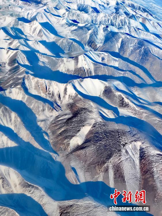 Қысқы Тяньшаньның айбынды да әсем көрінісі