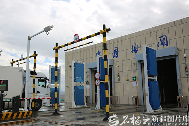 Алғашқы 10 айда Шыңжаң тасжол порттарының импорт-экспорттық жүк көлемі 20,9%-ға өсті