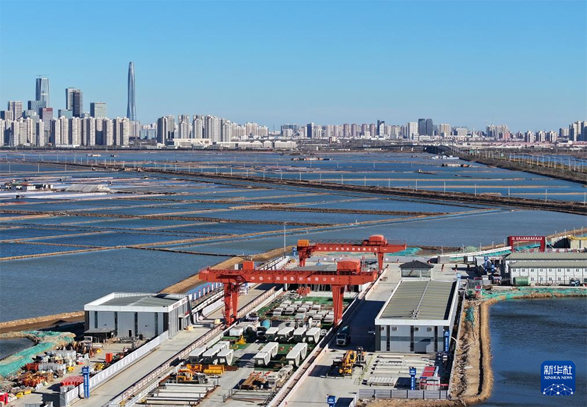 «Хайхэ өзеніндегі бірегей жүрдек теміржол туннелі» сәтті тұтасты