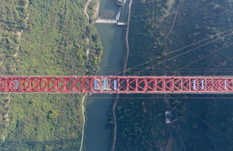 Әлемдегі диаметрі ең ұзын болат арка көпірі：Фэнлай арнайы үлкен көпірінің болат аркасы қосылды