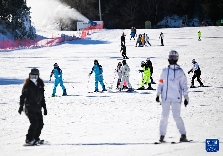 Яньшань тауының етегіндегі қар-мұз шаруашылығы қыза түсті