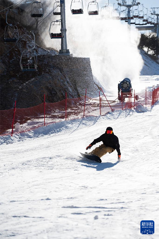 Яньшань тауының етегіндегі қар-мұз шаруашылығы қыза түсті