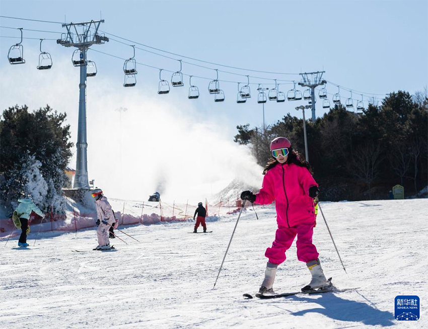 Яньшань тауының етегіндегі қар-мұз шаруашылығы қыза түсті