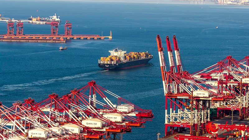 Шаньдундағы Циндао портының жылдық жүк тасымалдау көлемі тағы да 700 миллион тоннадан асты