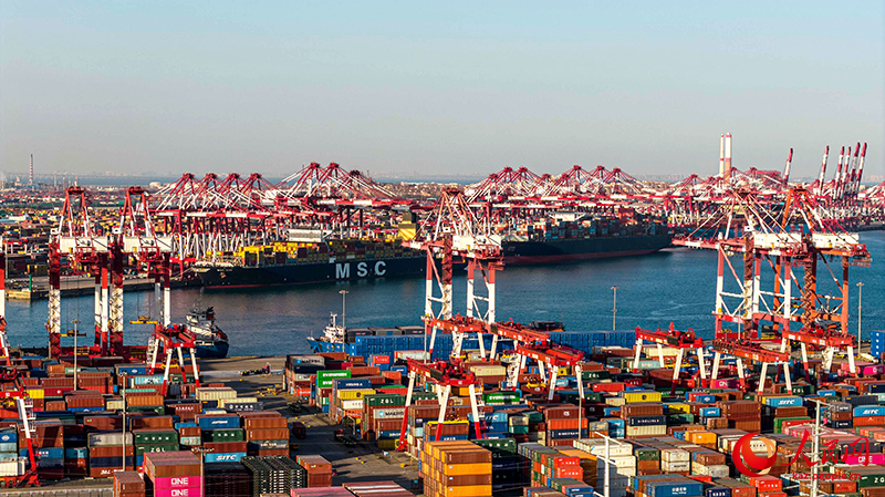 Шаньдундағы Циндао портының жылдық жүк тасымалдау көлемі тағы да 700 миллион тоннадан асты