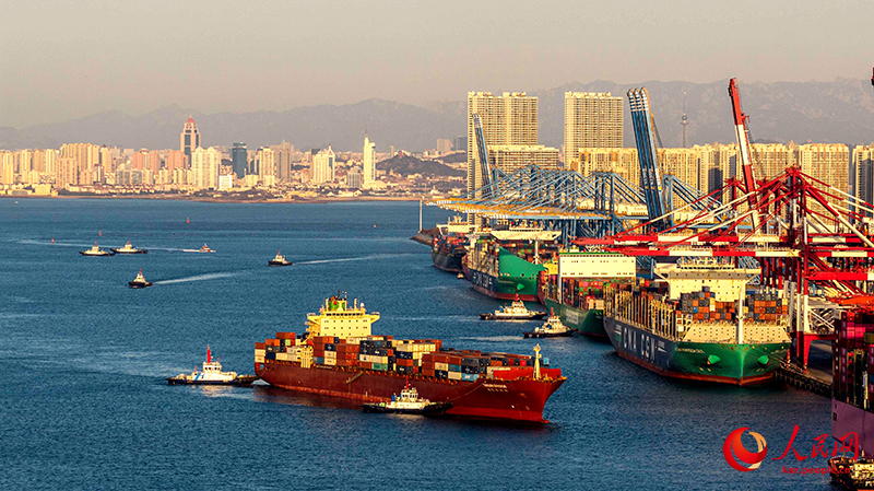 Шаньдундағы Циндао портының жылдық жүк тасымалдау көлемі тағы да 700 миллион тоннадан асты