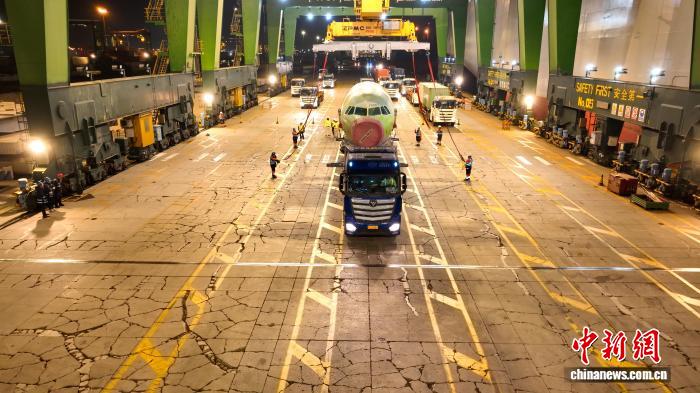 Тяньцзинь порты Airbus ұшақтарының ең үлкен бөлшектерін түсірді