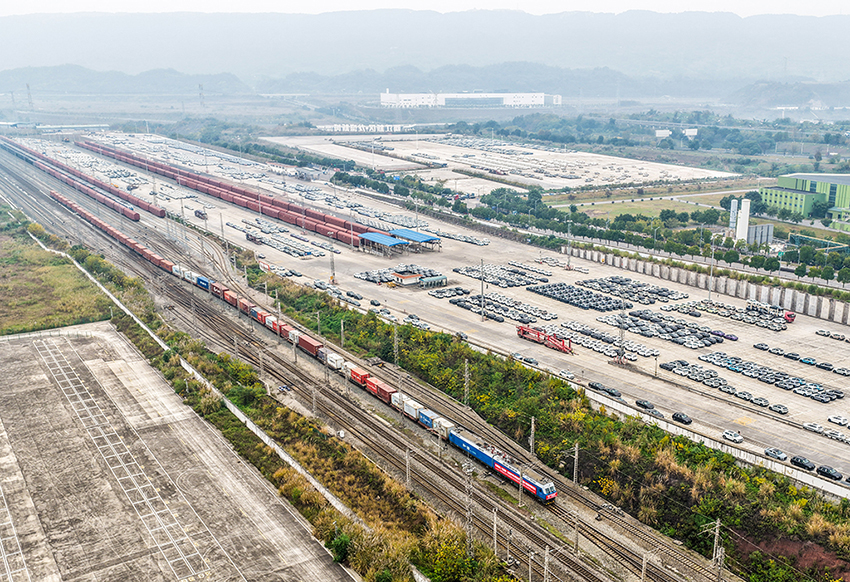 Қытай-Сингапур мультимодальды көлік жобасының Чунцин-Орталық Азия, Чунцин-Оңтүстік-Шығыс Азия халықаралық пойыздары қос бағытта жөнелтуді жүзеге асырады