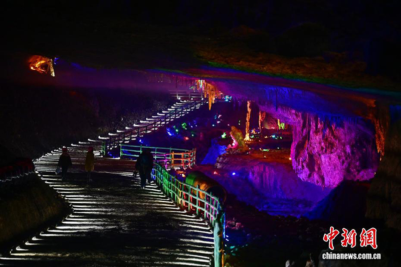 Хубэй өлкесінің Эньши қаласындағы фантастикалық үңгір