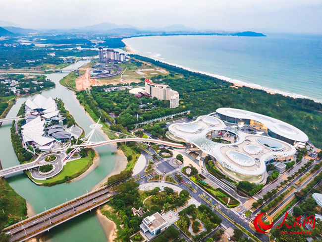 Хайнань Еркін Сауда порты бүкіл арал бойынша операциясын ресми түрде бастады