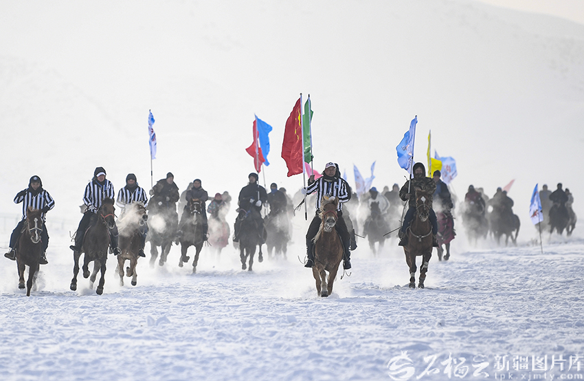 Үрімжіде «Тянь-Шань тұлпары» атты көкпар жарысы басталды