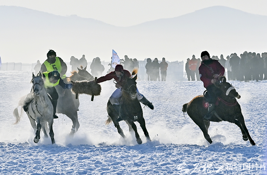 Үрімжіде «Тянь-Шань тұлпары» атты көкпар жарысы басталды