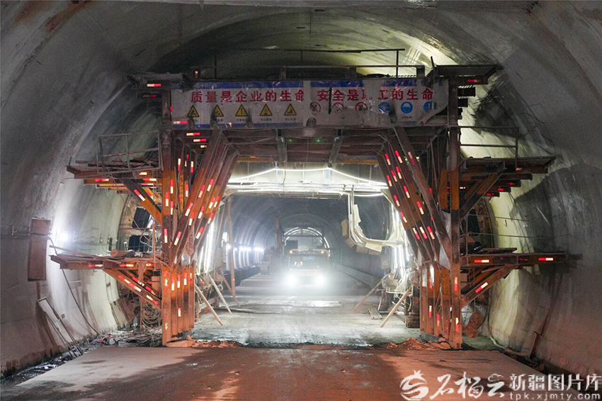 Жың-Іле жоғары жылдамдықты тасжолының негізгі жобасы аяқталды