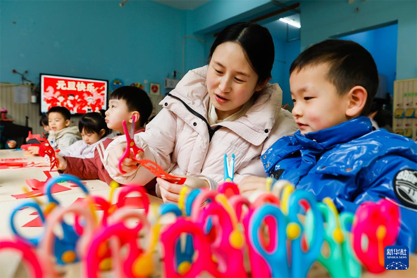 Мектеп аулалары түрлі іс-шаралармен жаңа жылды қарсы алды