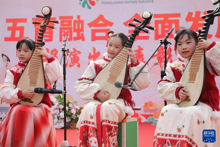 Мектеп аулалары түрлі іс-шаралармен жаңа жылды қарсы алды