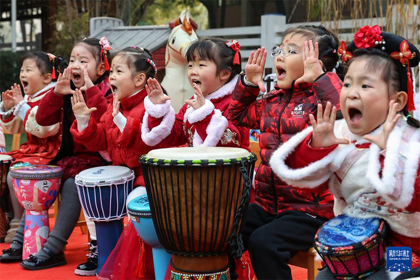 Мектеп аулалары түрлі іс-шаралармен жаңа жылды қарсы алды