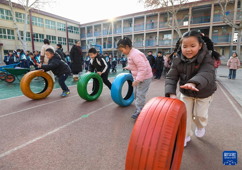 Мектеп аулалары түрлі іс-шаралармен жаңа жылды қарсы алды