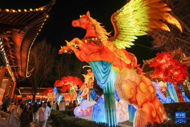 Цзянсу өлкесінің Нанкин қаласында шамдар жағылып, жаңа жыл тойланды