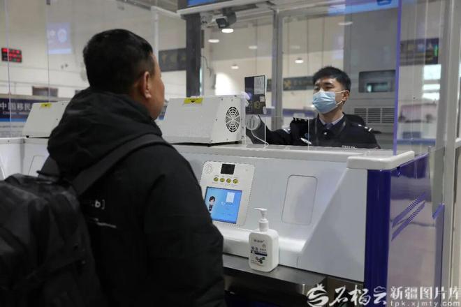 2025 жылы Қытай-Моңғұлия шекарасындағы Тайкешкен портынан кіріп-шығатын үшінші ел азаматтарының саны 64%-ға өсті