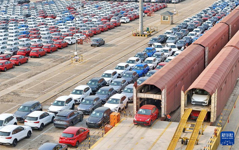 2025 жылы Қытайда жаңа энергетикалық көліктердің өндірісі мен сатылымы екі есеге артып, 16 миллионнан асты