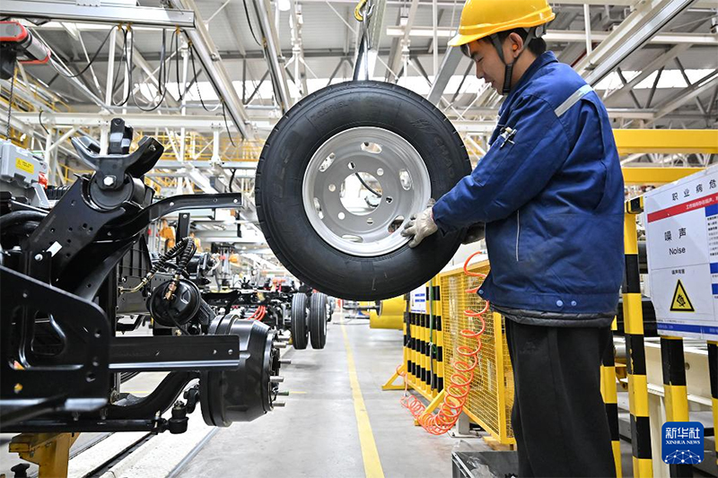 2025 жылы Қытайда жаңа энергетикалық көліктердің өндірісі мен сатылымы екі есеге артып, 16 миллионнан асты