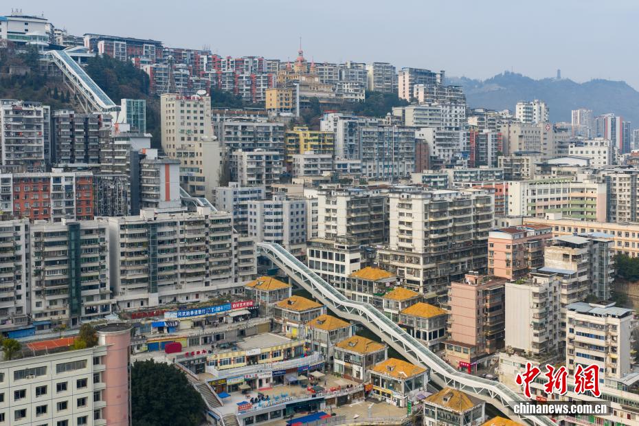 Чунциннің Ушань ауданында 240 метрден астам тік эскалатор салынды