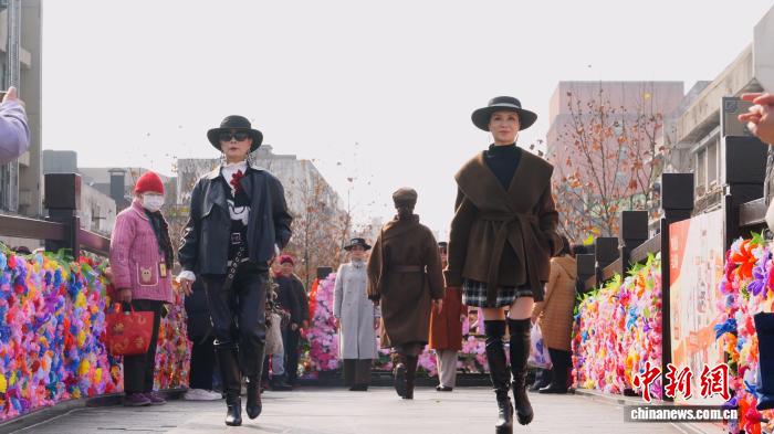 Чжэцзянның Ханчжоу қаласында «Әжелердің гүл көшесі» ашылды