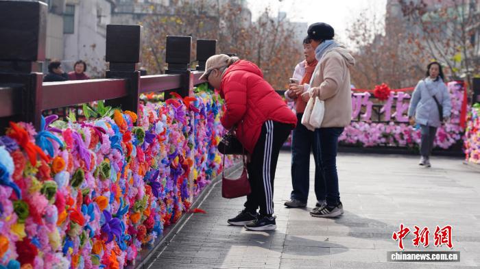 Чжэцзянның Ханчжоу қаласында «Әжелердің гүл көшесі» ашылды