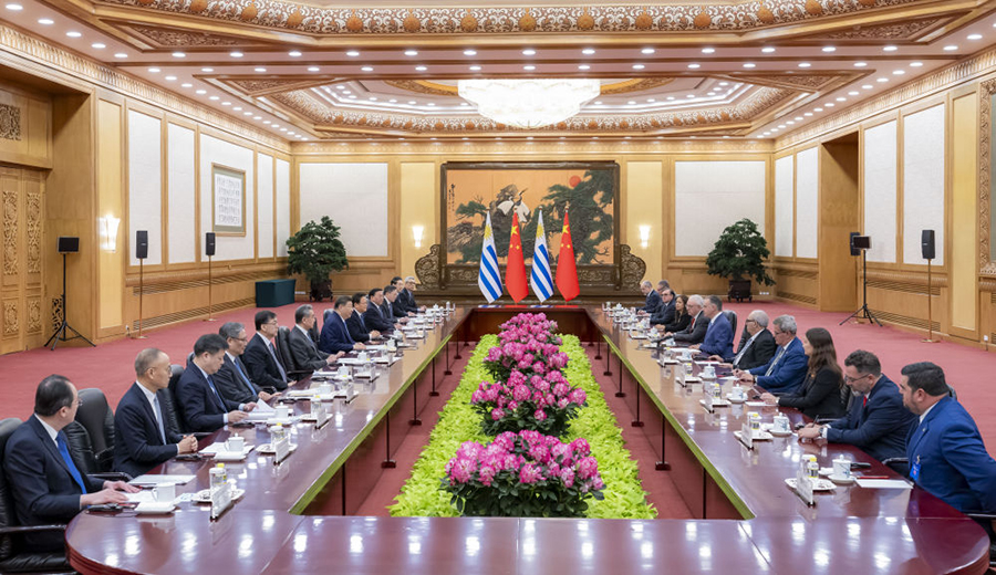 Си Цзиньпин Уругвай Президенті Яманду Орсимен келіссөздер жүргізді