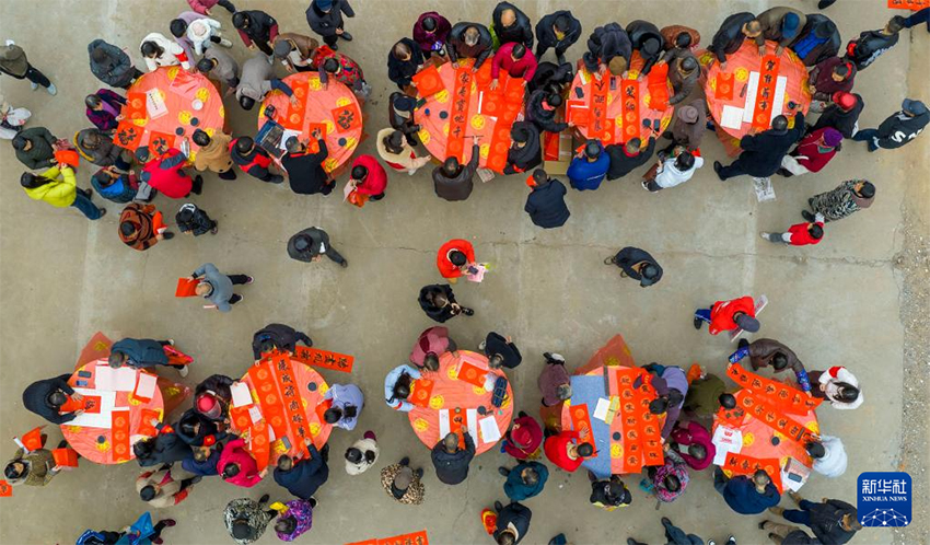 Жаңа жылға дайындық: көшелерде Көктем мерекесінің лебі айқын сезіле бастады