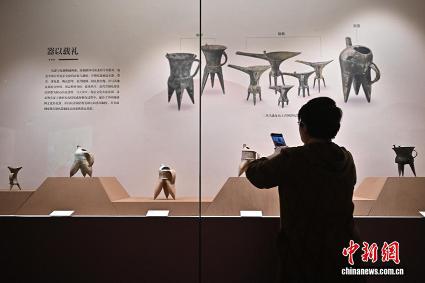 Қытай алғашқы патшалық дәуірдің мәдени контекстін толық мазмұнмен көрсетті